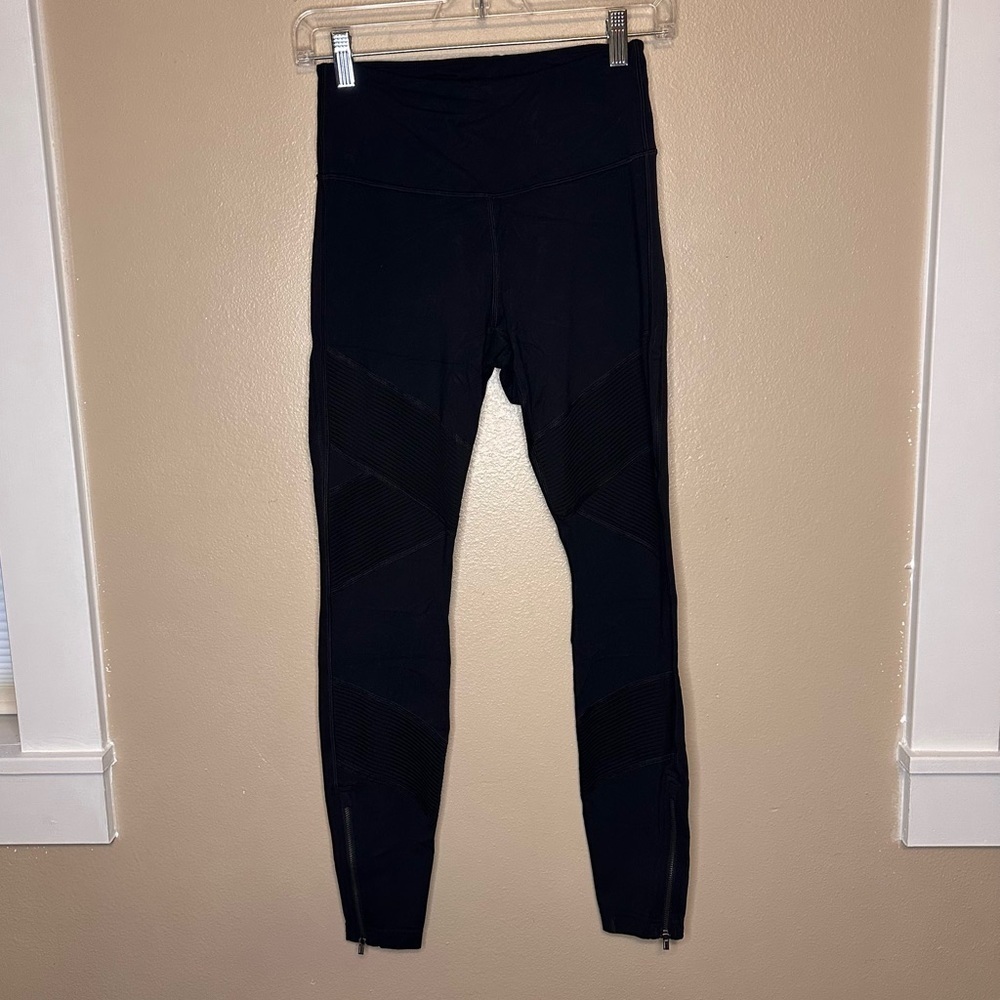 Athleta Black Leggings with Zipper Detail at Ankles Size XS